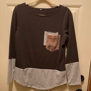 Long sleeved double-pocket tee with sparkle. Size small